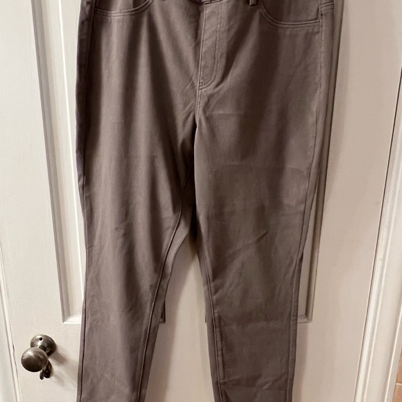 Uniqlo women cropped leggings pants - Picture 3 of 3